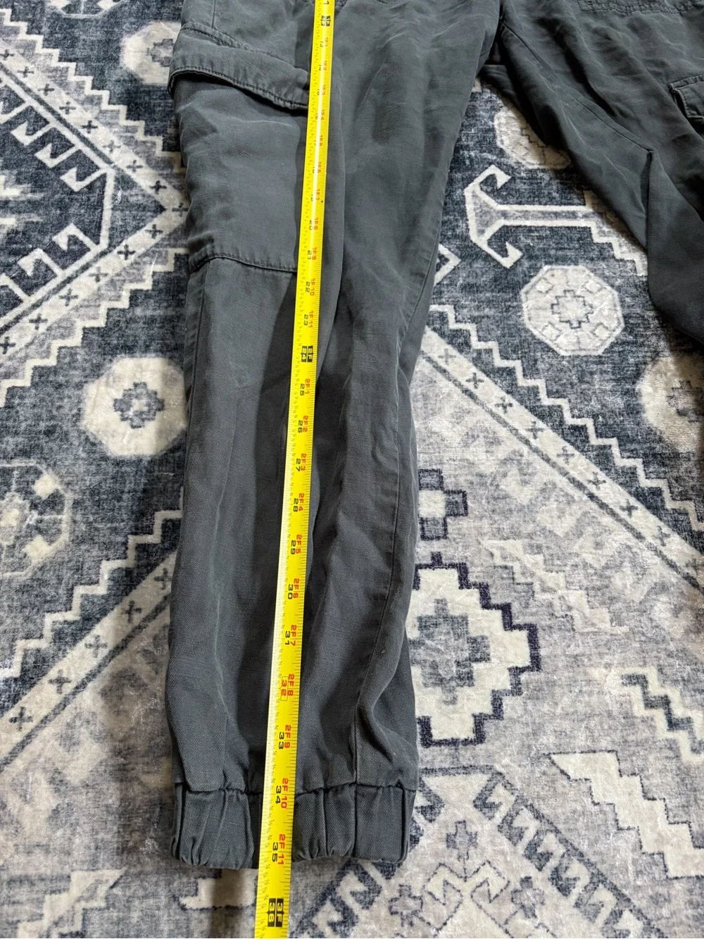 Banana Republic women’s jogger Cargo Pants in Dark Gray blue
